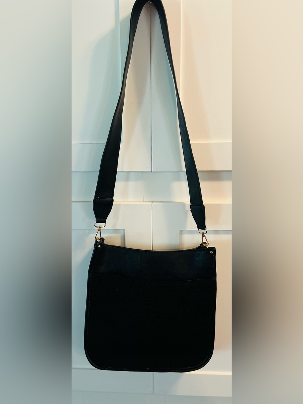 Elegant Black Women's Shoulder Bag with Detachable Strap